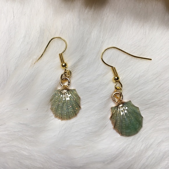 5/$25 Gold & Sea Foam Green Seashell Earrings - Picture 2 of 4